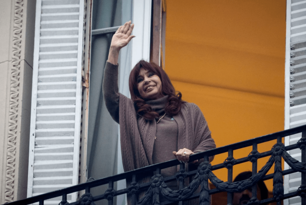 Cristina Kirchner recibió el alta médica y continúa con prisión domiciliaria en su casa de&nbsp;Constitución