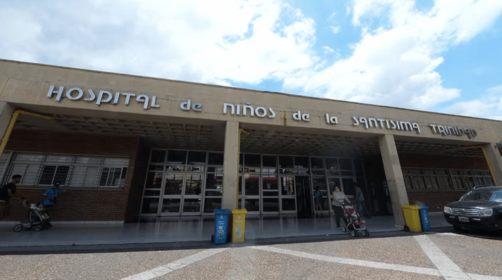 Una adolescente de 13 años lucha por su vida tras un grave accidente de moto en&nbsp;Córdoba