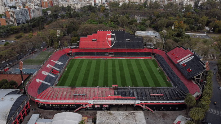 Ataque en el predio de Newell’s: arrojaron una molotov contra el auto de un&nbsp;jugador