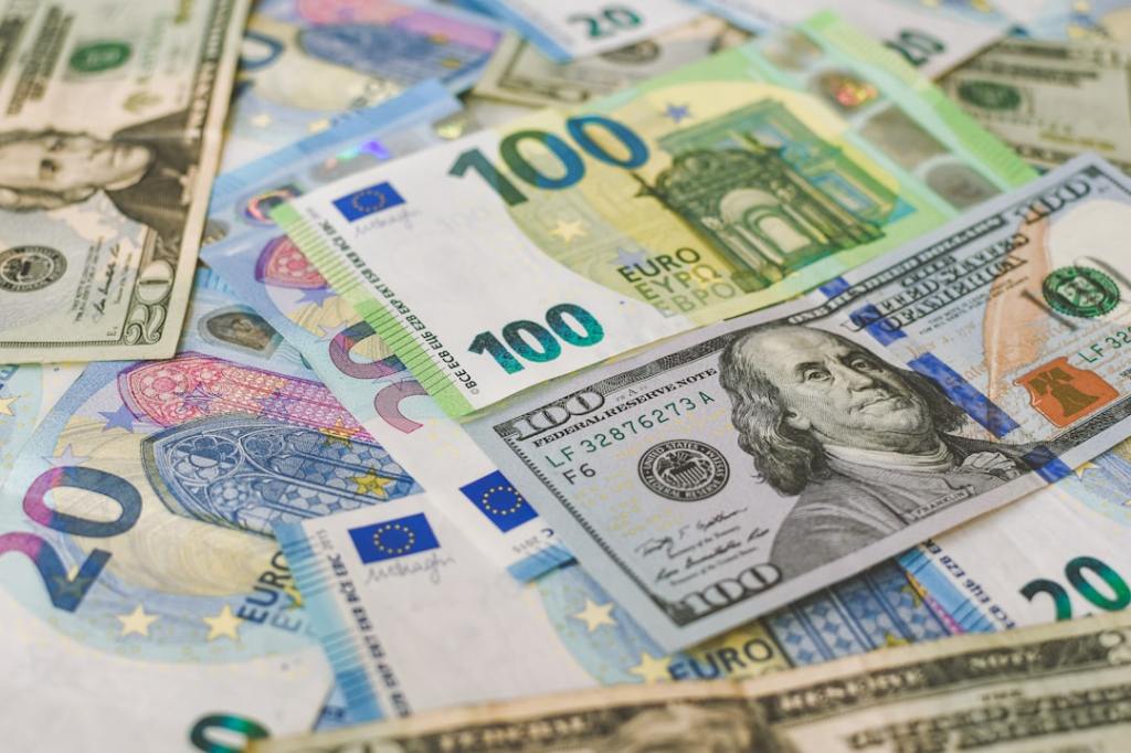 Cotización moderada del euro blue en la apertura semanal